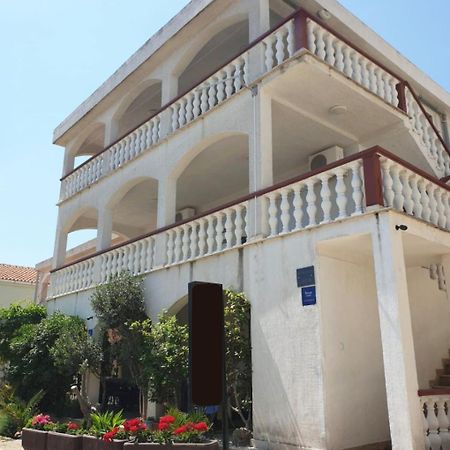 Apartments Bozica Вир Екстериор снимка